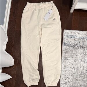 ALO Accolade Sweatpant Jogger - Ivory - Size Small
